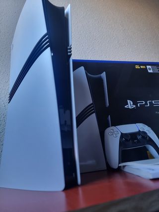 PlayStation 5 pro, mando y auriculares inzone H5