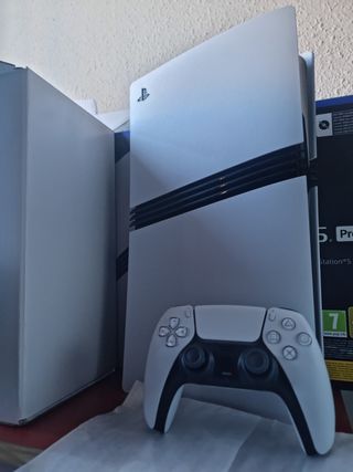 PlayStation 5 pro, mando y auriculares inzone H5