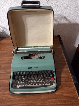 Máquina de escribir Olivetti Lettera 32