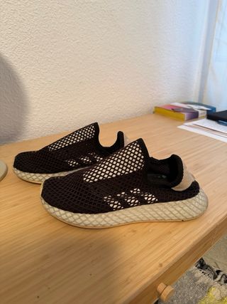 Adidas Sneakers negras y blancas