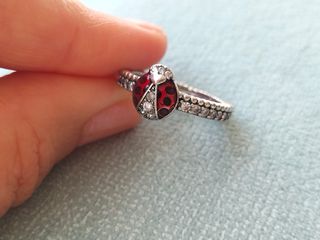 Anillo de mariquita con circonitas plata de ley