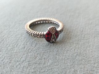 Anillo de mariquita con circonitas plata de ley