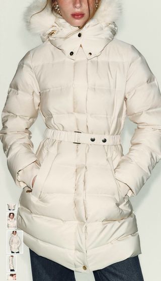 Plumífero beige con capucha y cinturón