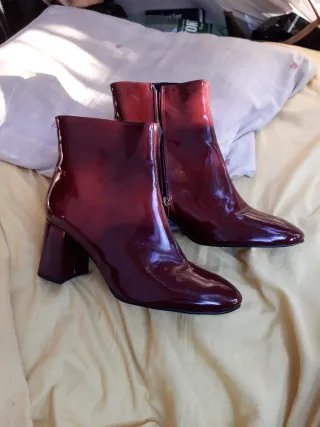 Botines rojos charol tacón