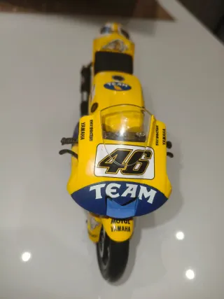 Modello Moto Yamaha Valentino Rossi 1:12