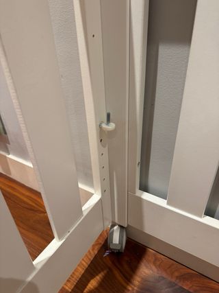 Minicuna blanca con ruedas