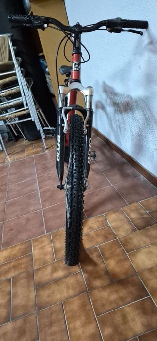 Bicicleta de montaña B-PRO ZS ONE Roja y Blanca