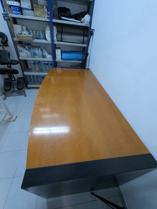 Mesa grande de oficina profesional madera y metal