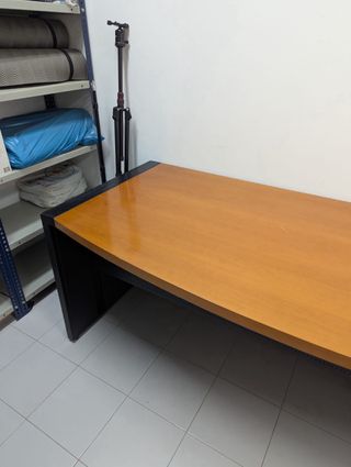 Mesa grande de oficina profesional madera y metal
