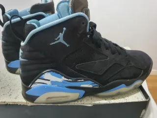 Zapatillas Jordan Negras y Azules