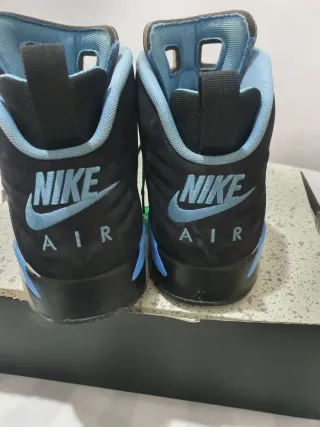 Zapatillas Jordan Negras y Azules