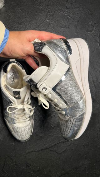 Zapatillas Michael Kors Plata y Blanco