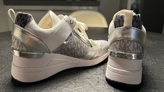 Zapatillas Michael Kors Plata y Blanco