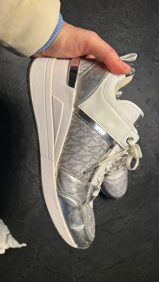 Zapatillas Michael Kors Plata y Blanco