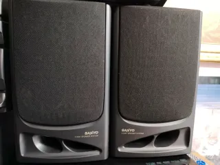 Equipo de música Sanyo con mando