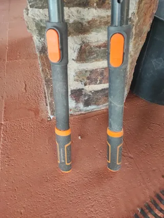 Rastrillo, tijeras de podar y cubo, ver fotos.