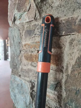 Rastrillo, tijeras de podar y cubo, ver fotos.