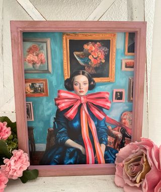 Cuadro rosa envejecido mujer con gran lazo rosa