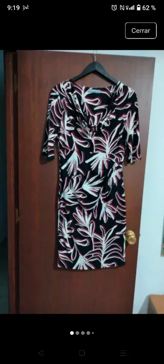 Vestido estampado drapeado cuello y cadera