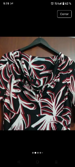 Vestido estampado drapeado cuello y cadera