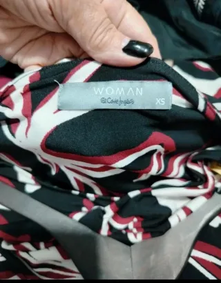 Vestido estampado drapeado cuello y cadera