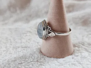 Anillo Plata y Piedra Luna Marquise