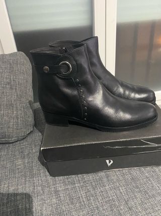 Botines negros piel