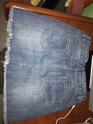 Falda vaquera con perlas
