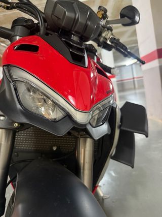 Ducati Streetfighter V2