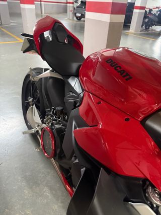 Ducati Streetfighter V2