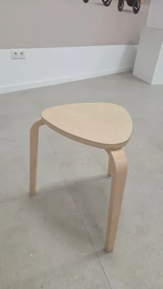 Taburete Ikea de madera