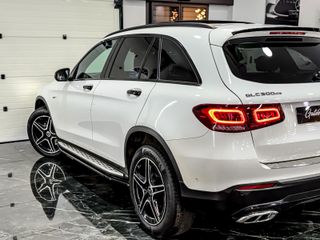 Mercedes-Benz GLC SUV 300DE AMG