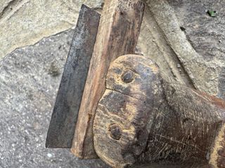 Antico raschietto da falegname in legno