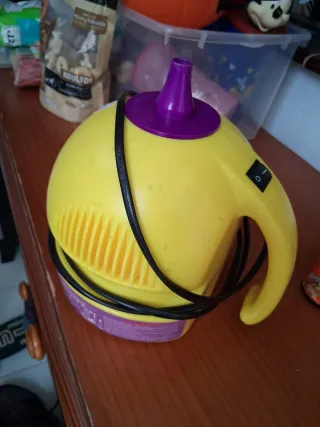 Inflador de globos eléctrico amarillo