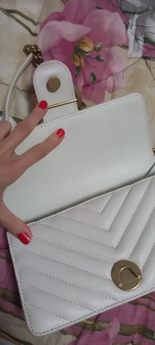 Borsa Pinko bianca con dettagli dorati