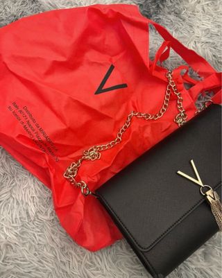 Bolso Valentino Negro Cadena Dorada