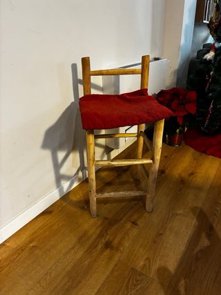 4 Taburetes de  madera natural hecho a mano