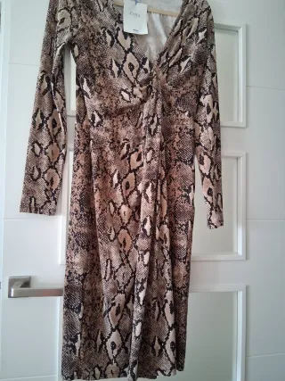 Vestido estampado serpiente Zara