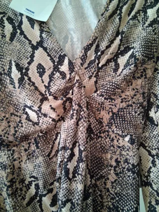 Vestido estampado serpiente Zara