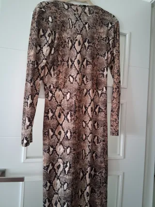 Vestido estampado serpiente Zara