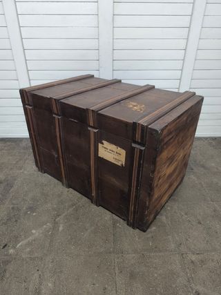 Gran baúl antiguo de madera