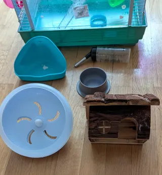 Jaula para hámster con accesorios