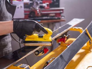 Ceratura e affilatura di sci e tavole da snowboard