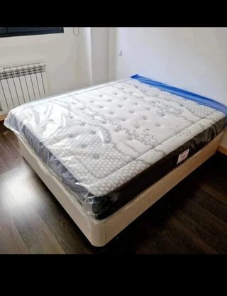 Canapé de matrimonio con colchón