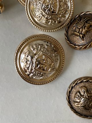 Bottoni metallici con scudo oro e argento