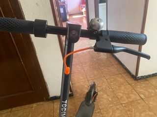 Patinete Eléctrico Negro y Naranja