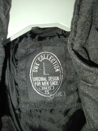 Plumas negro con capucha