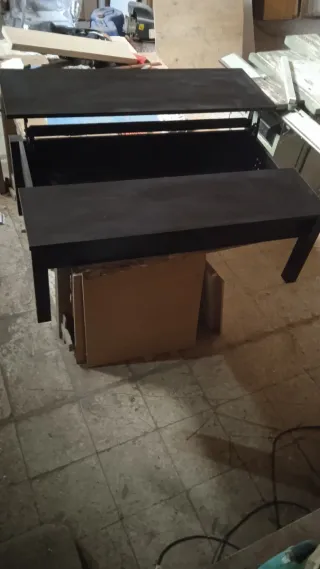 Mesa de comedor negra de madera