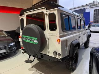 Land Rover Defender 2010