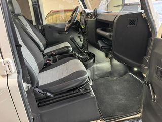 Land Rover Defender 2010